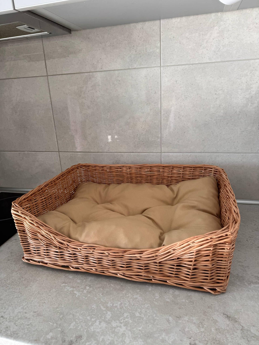 BinkyPaws Petite Haustierbett aus natürlicher Weide | Handgeflochten in Polen