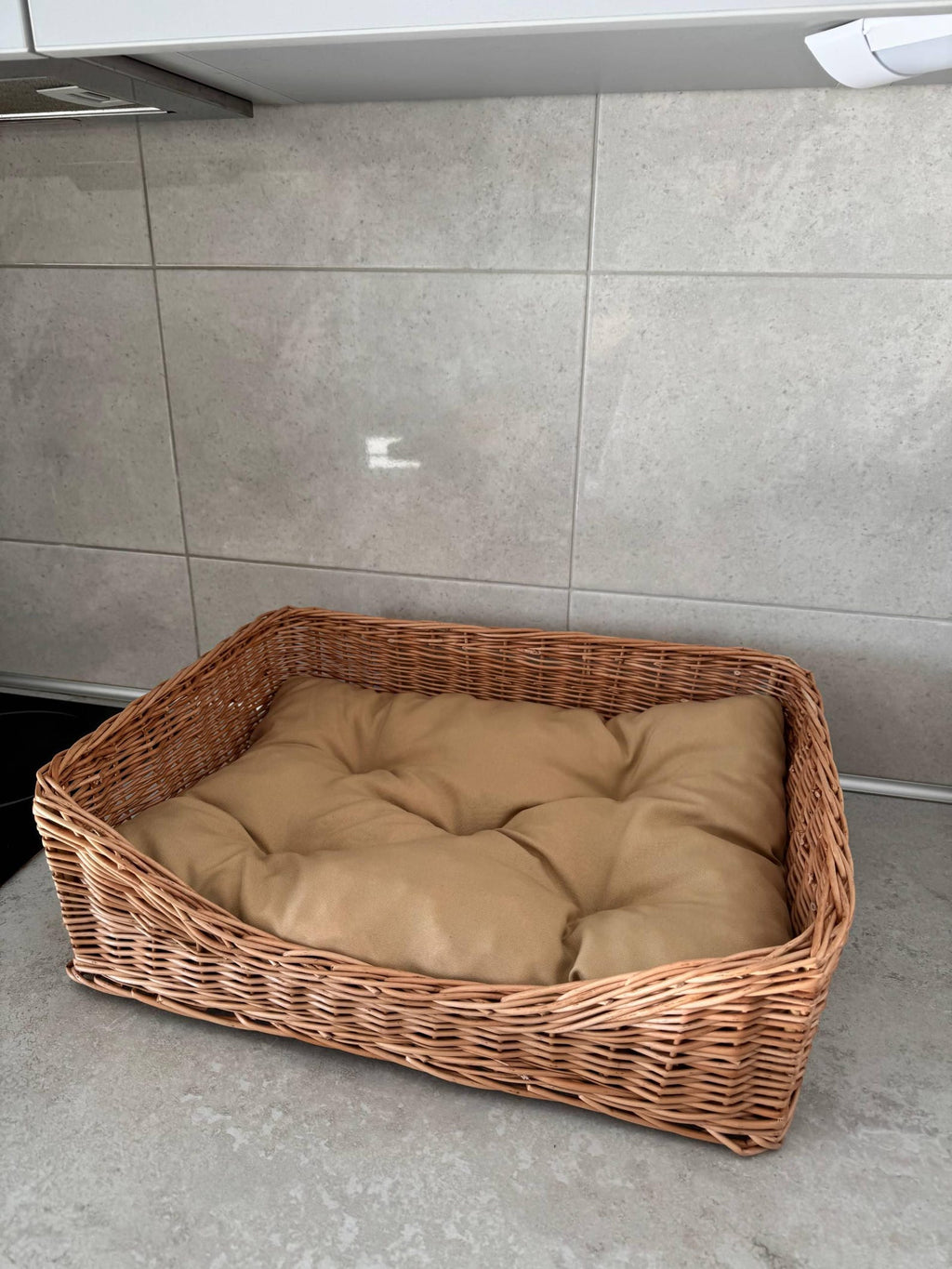 BinkyPaws Petite Haustierbett aus natürlicher Weide | Handgeflochten in Polen